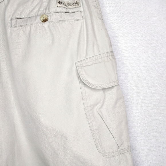 Columbia Cargo shorts. Taupe waist 34 - Picture 5 of 10